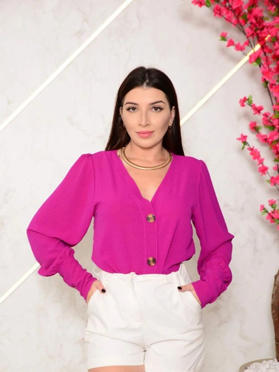Camisa Feminina Manga Longa em Tecido Duna com Botão