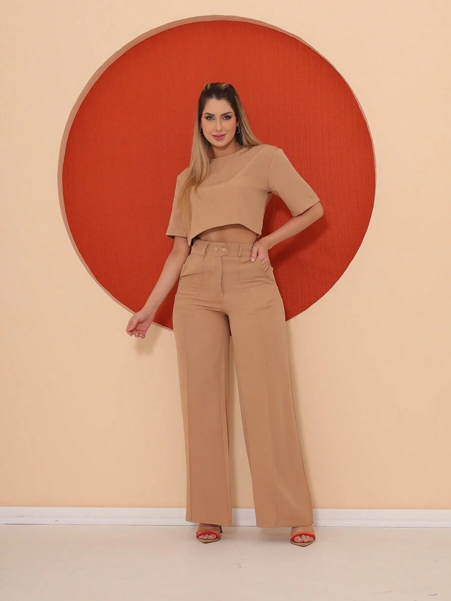 Conjunto Blusa Manga Curta e Calça Pantalona de Alfaiataria