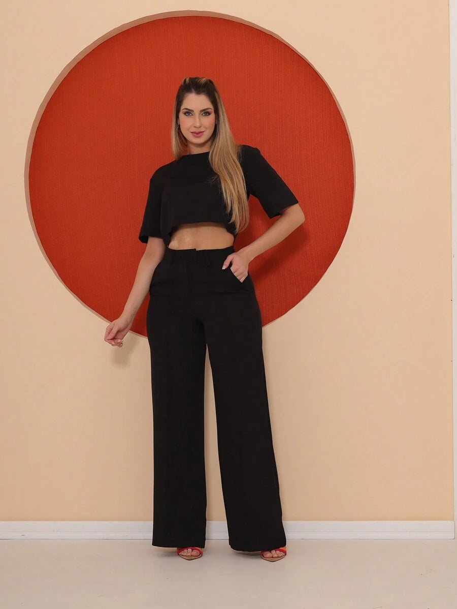 Conjunto Blusa Manga Curta e Calça Pantalona de Alfaiataria