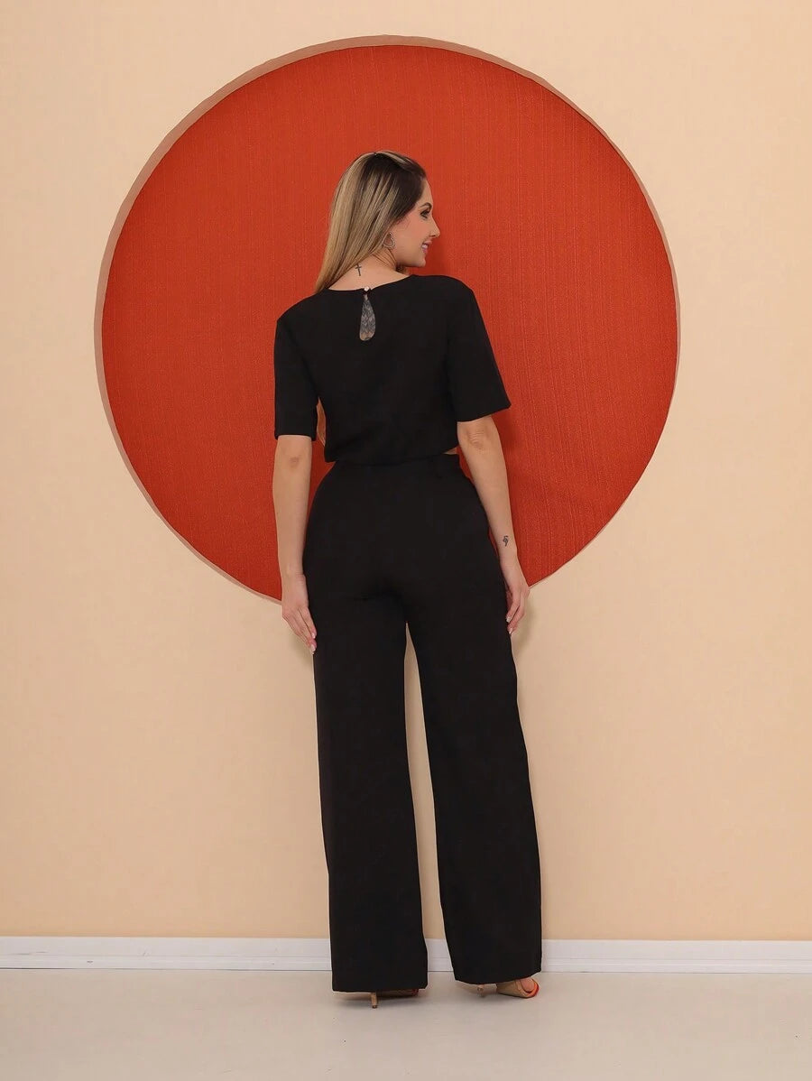 Conjunto Blusa Manga Curta e Calça Pantalona de Alfaiataria