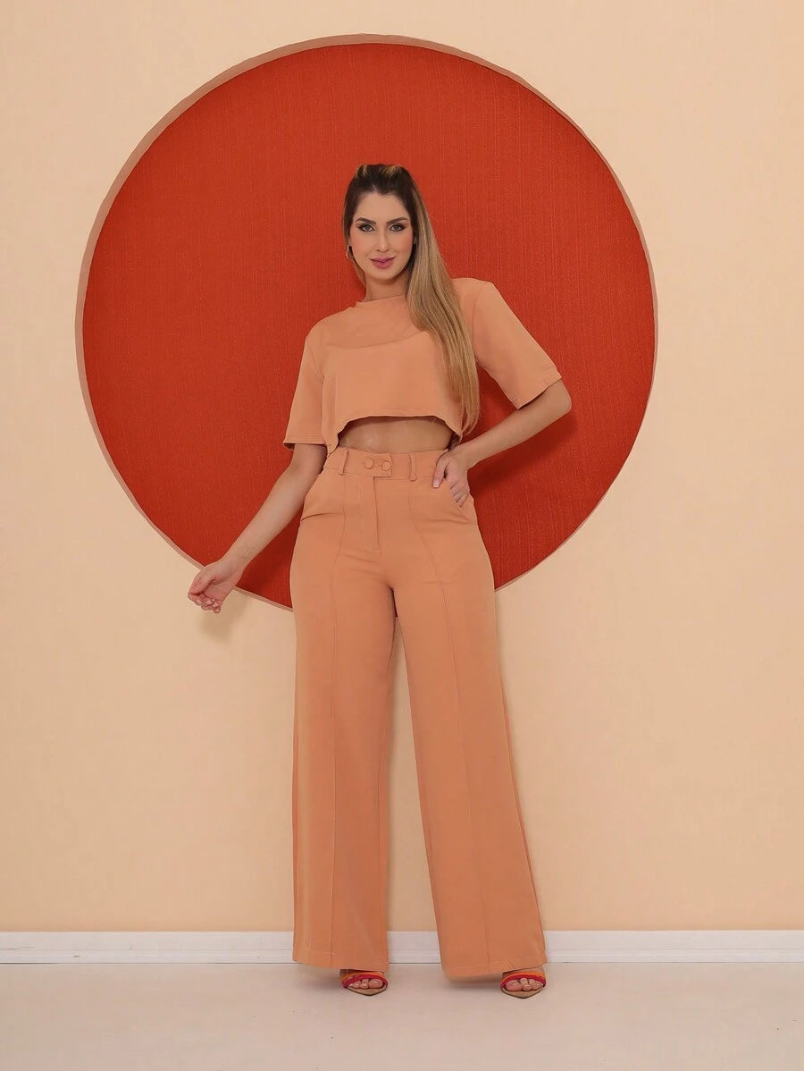 Conjunto Blusa Manga Curta e Calça Pantalona de Alfaiataria