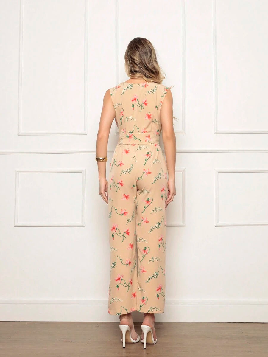 Macacão Feminino Estampado Floral com Decote em V e Amarração na Cintura
