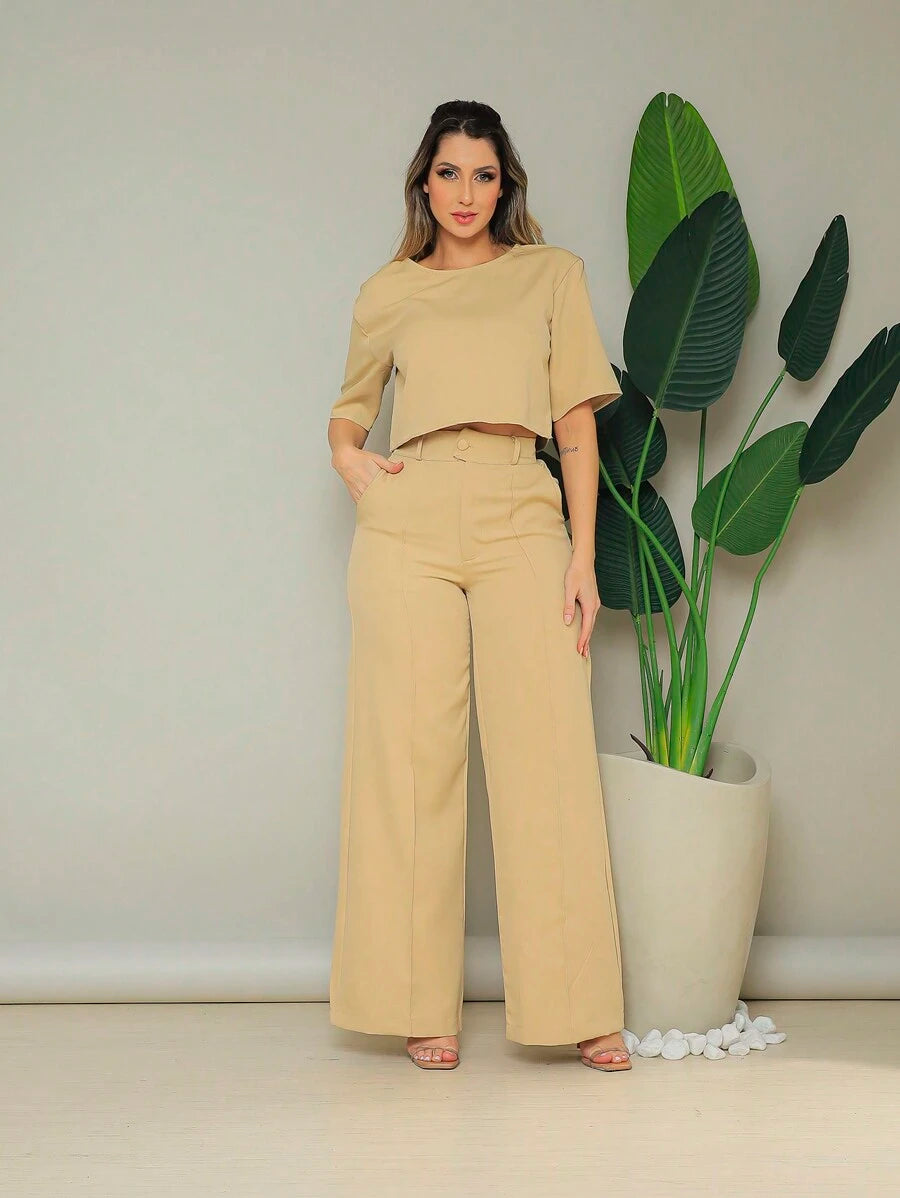 Conjunto Blusa Manga Curta e Calça Pantalona de Alfaiataria