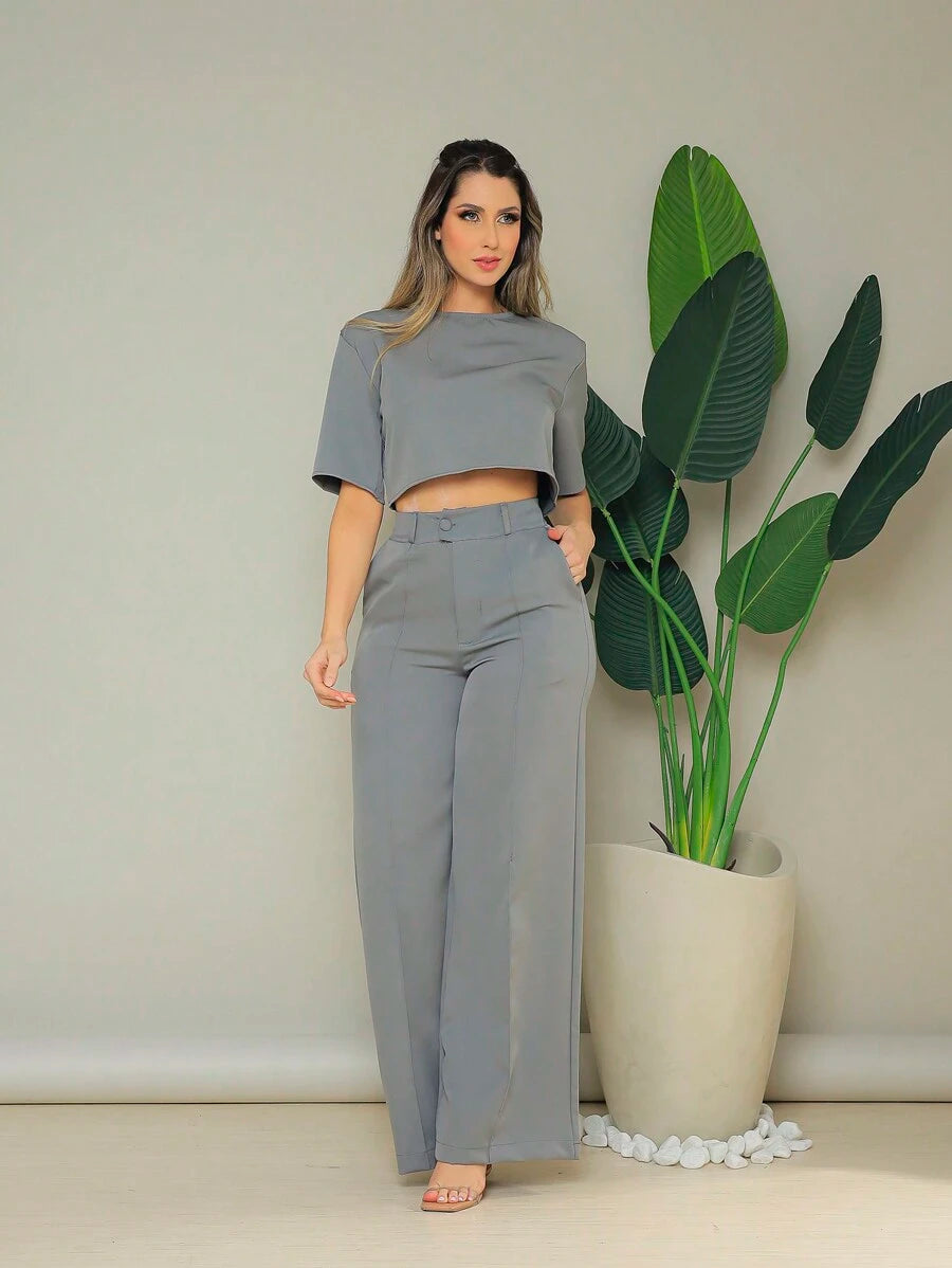 Conjunto Blusa Manga Curta e Calça Pantalona de Alfaiataria