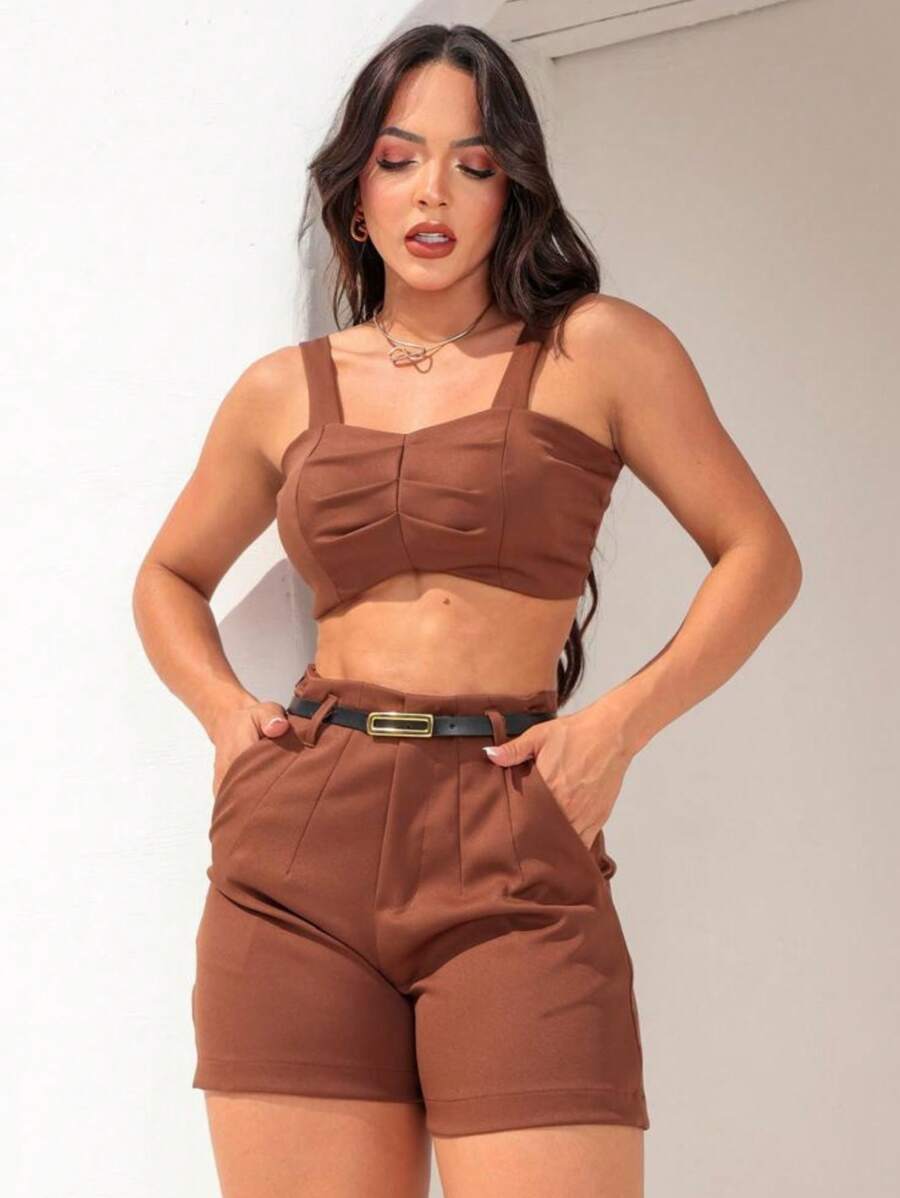 Conjunto Feminino Short e Cropped em Alfaiataria