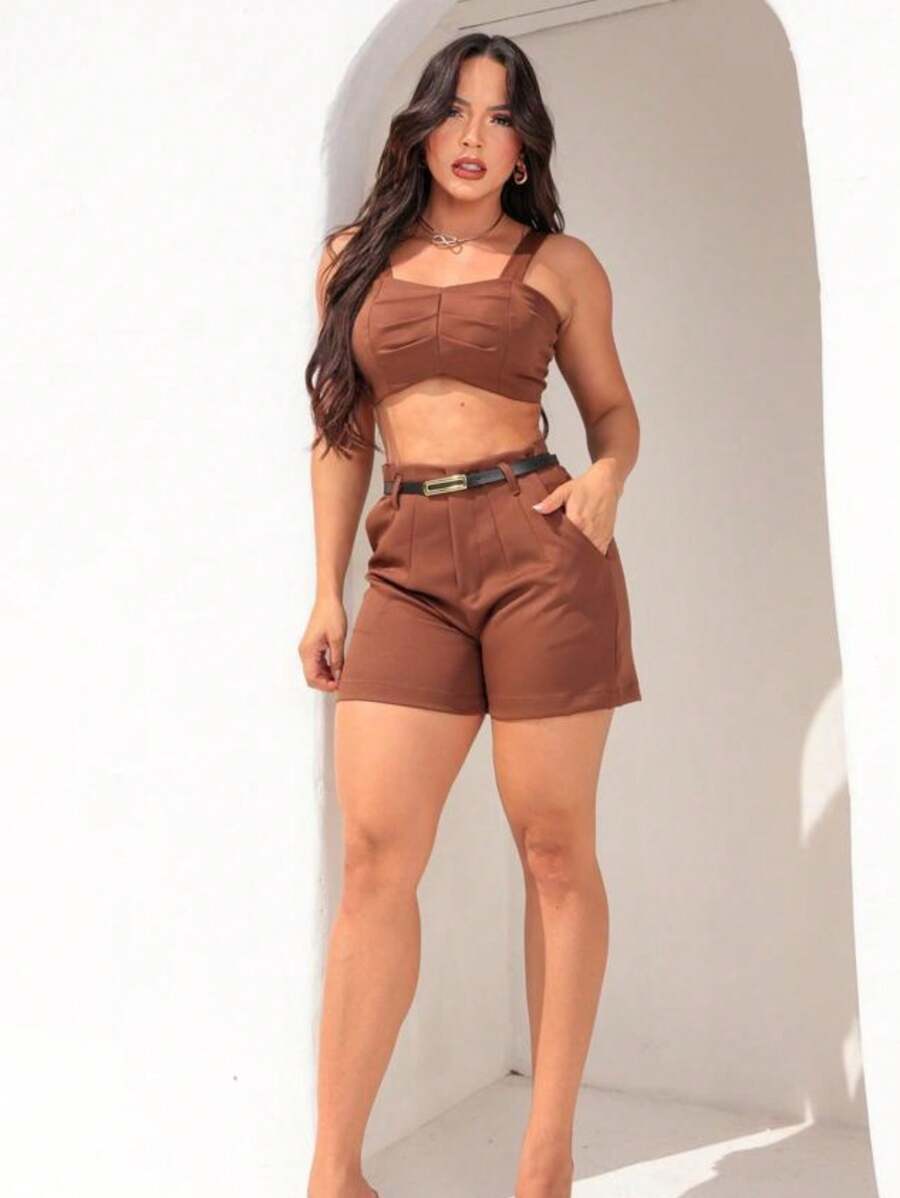 Conjunto Feminino Short e Cropped em Alfaiataria