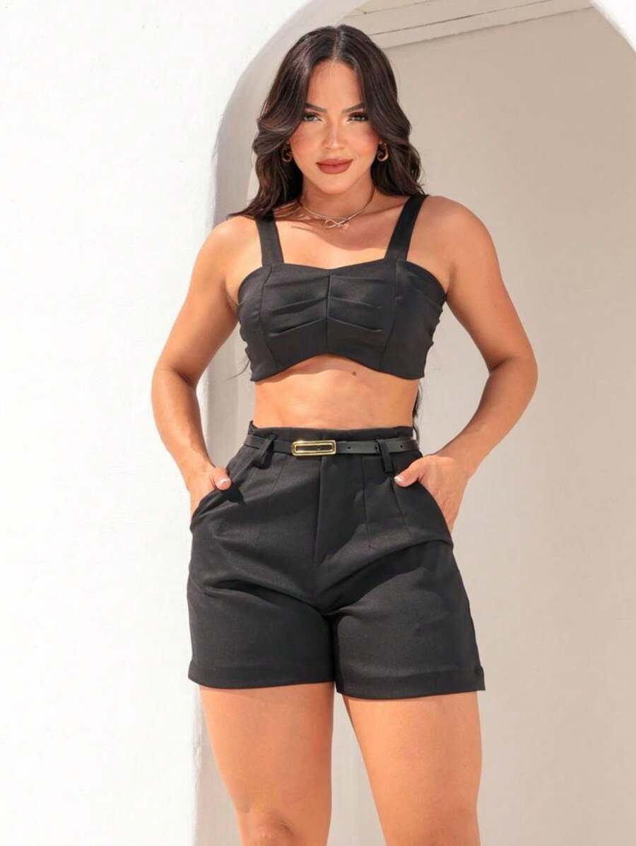 Conjunto Feminino Short e Cropped em Alfaiataria