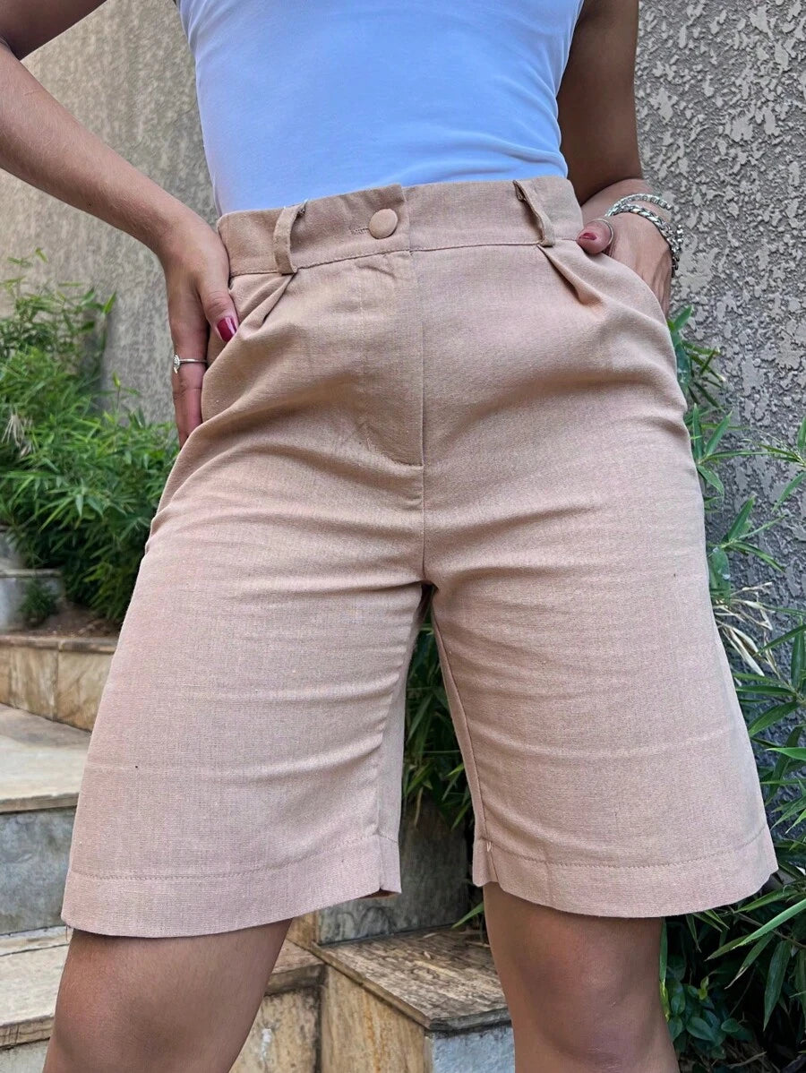 Bermuda Básica Feminina em Linho com Bolso, Botão e Zíper