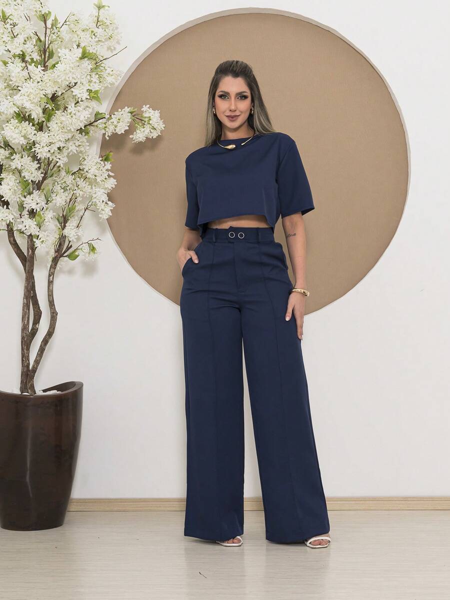Conjunto Blusa Manga Curta e Calça Pantalona de Alfaiataria