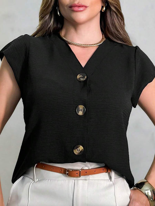 Camisa Feminina Manga Curta em Tecido Duna com Botão