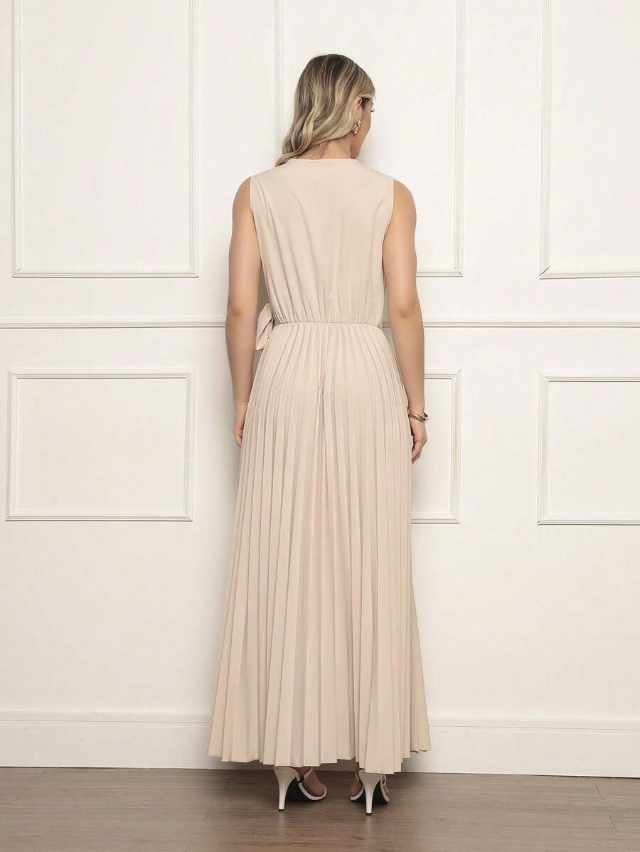 Vestido Longo Plissado Sem Mangas com Decote em V e Cintura Ajustável