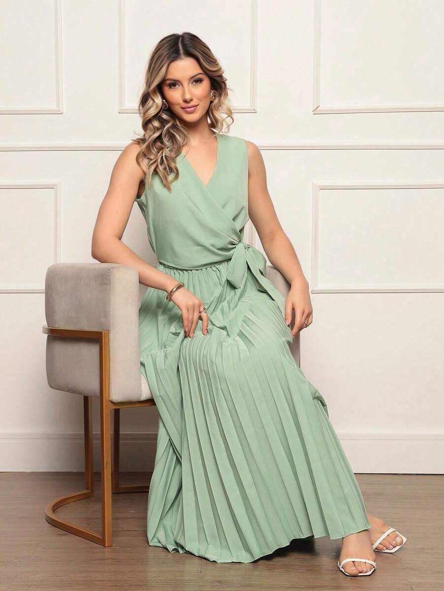 Vestido Longo Plissado Sem Mangas com Decote em V e Cintura Ajustável