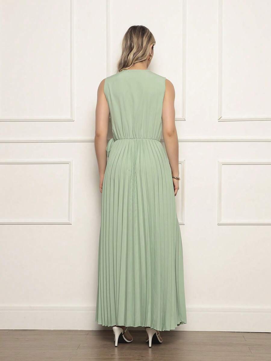 Vestido Longo Plissado Sem Mangas com Decote em V e Cintura Ajustável