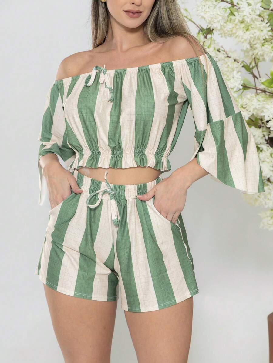 Conjuntinho Listrado Short e Blusa Cropped Tomara Que Caia
