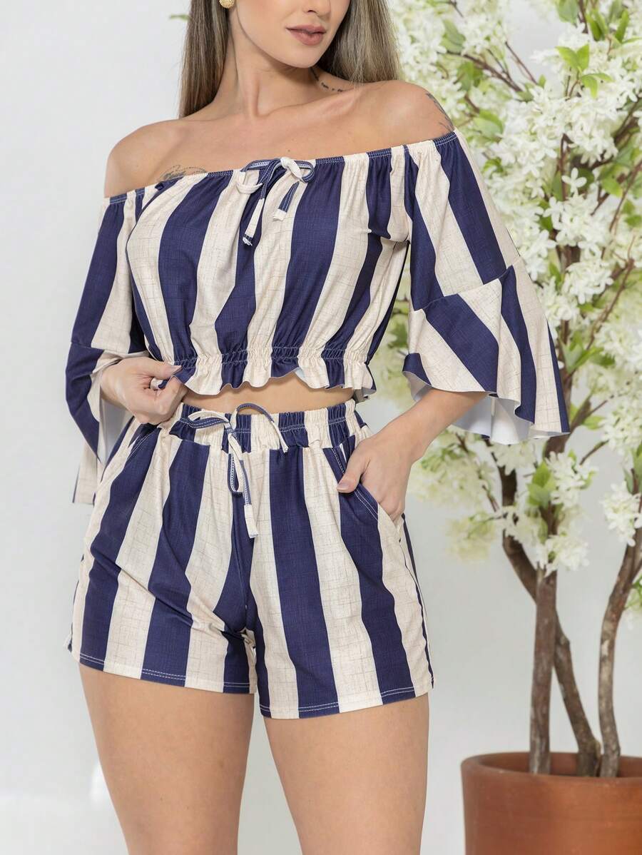 Conjuntinho Listrado Short e Blusa Cropped Tomara Que Caia