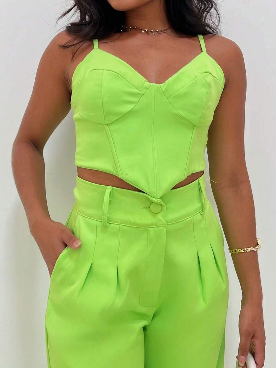 Conjunto Alfaiataria Calça Cargo com Bolso Lateral e Top sem Alça