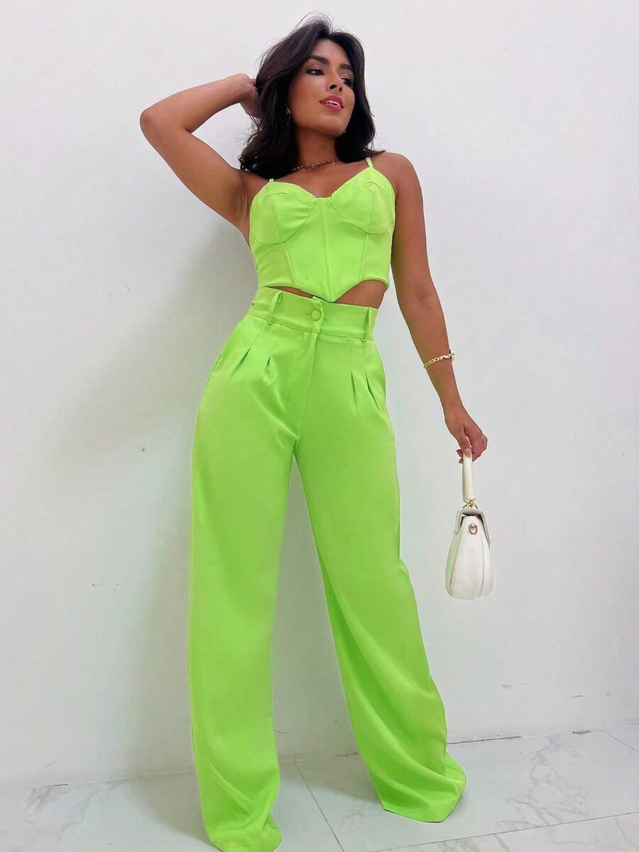 Conjunto Alfaiataria Calça Cargo com Bolso Lateral e Top sem Alça