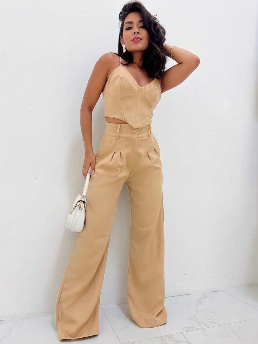 Conjunto Alfaiataria Calça Cargo com Bolso Lateral e Top sem Alça
