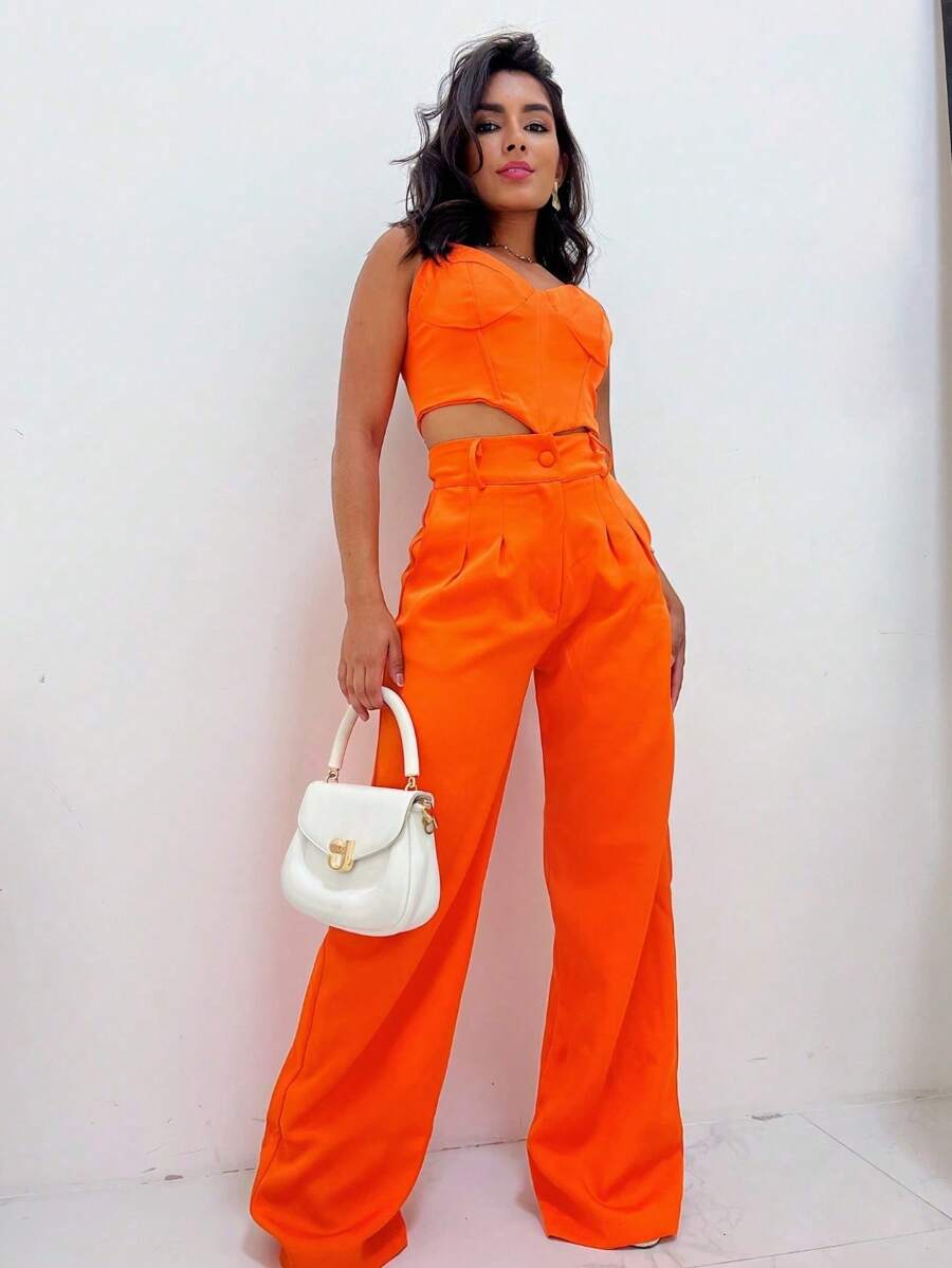 Conjunto Alfaiataria Calça Cargo com Bolso Lateral e Top sem Alça