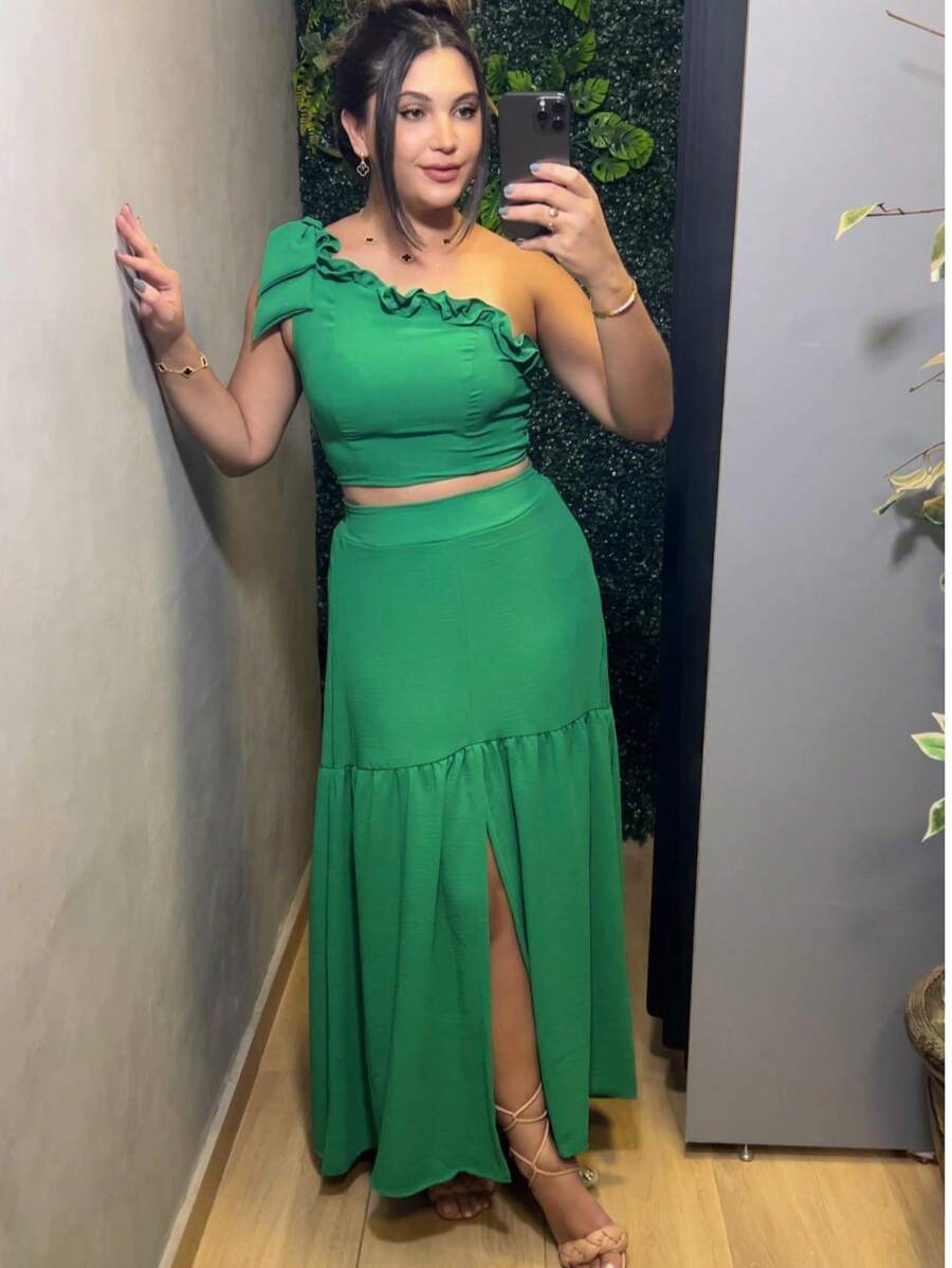 Conjunto Feminino Cropped Assimétrico com Bojo e Saia Longa com Abertura Frontal