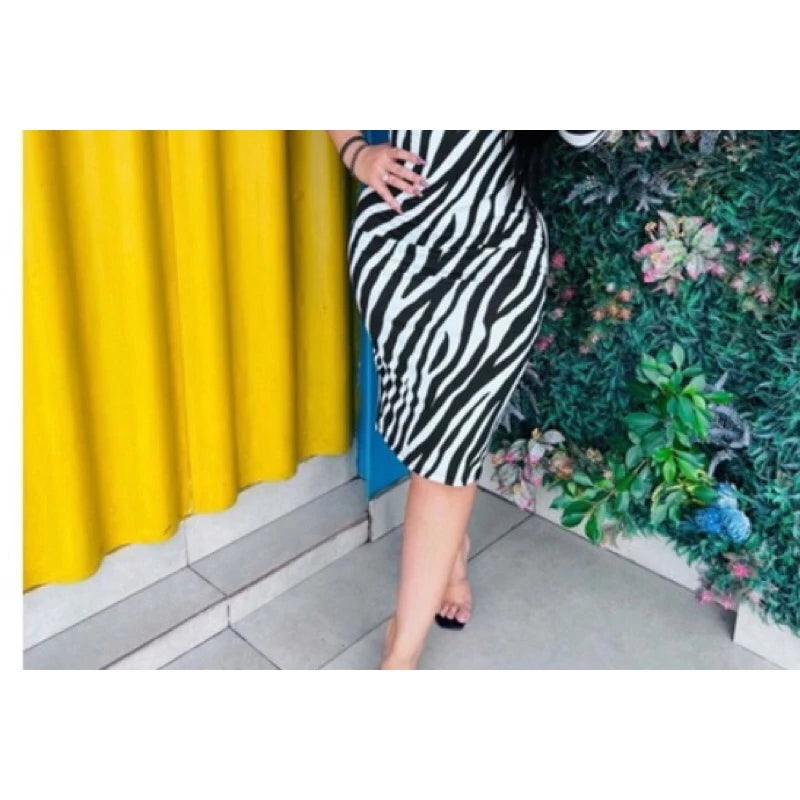 Vestido Midi Canelado Gola Alta e Fenda na Lateral