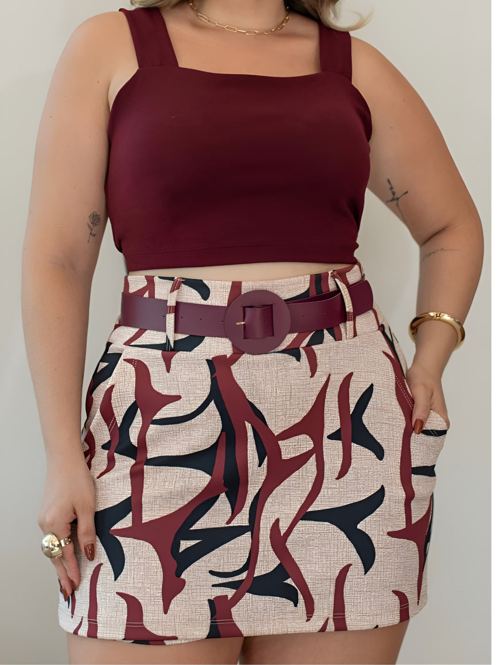 Conjunto Feminino Blusa Cropped + Short Saia com Cinto Plus Size - Conjuntinho Plus Curve