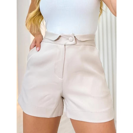 Short Carol Feminino Elegante e Casual com Botão Forrado e Bolsos Faca