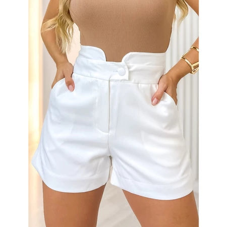 Short Carol Feminino Elegante e Casual com Botão Forrado e Bolsos Faca