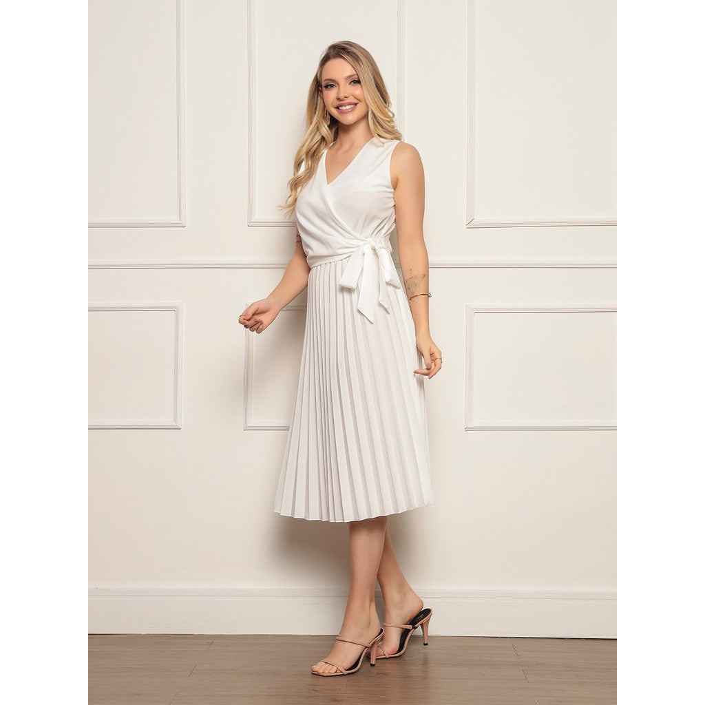Vestido Midi Feminino em Crepinho com Decote Transpassado e Saia Plissada