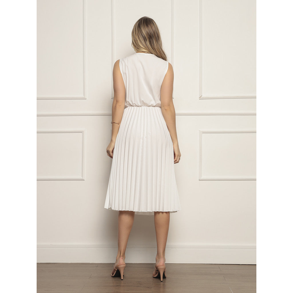Vestido Midi Feminino em Crepinho com Decote Transpassado e Saia Plissada