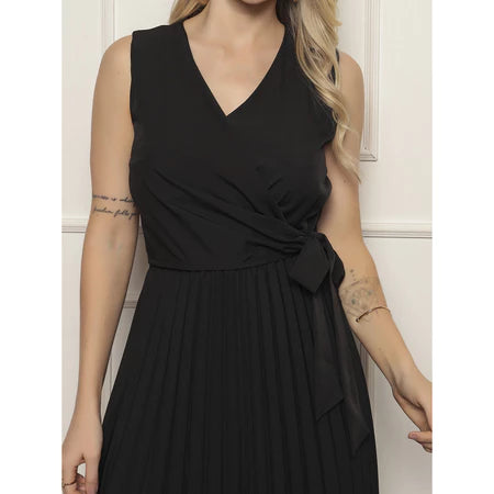 Vestido Midi Feminino em Crepinho com Decote Transpassado e Saia Plissada