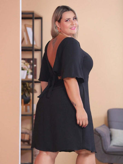 Vestido Plus Size Feminino Curto Estampado com Costas Abertas