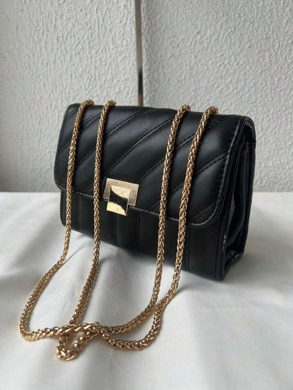 Bolsa Feminina Pequena com Corrente de Ferro Dourado