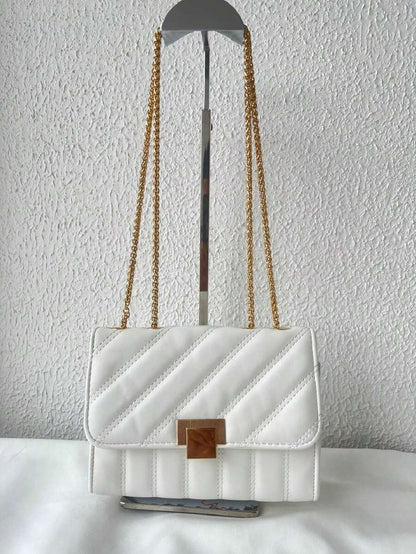 Bolsa Feminina Pequena com Corrente de Ferro Dourado