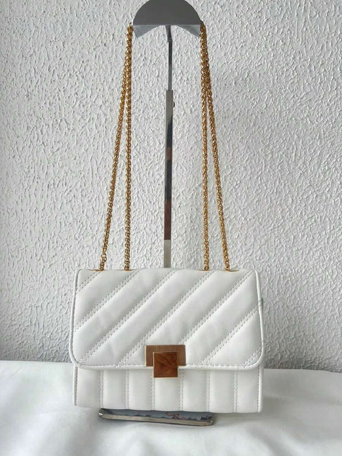 Bolsa Feminina Pequena com Corrente de Ferro Dourado