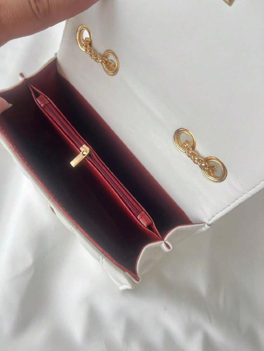 Bolsa Feminina Pequena com Corrente de Ferro Dourado