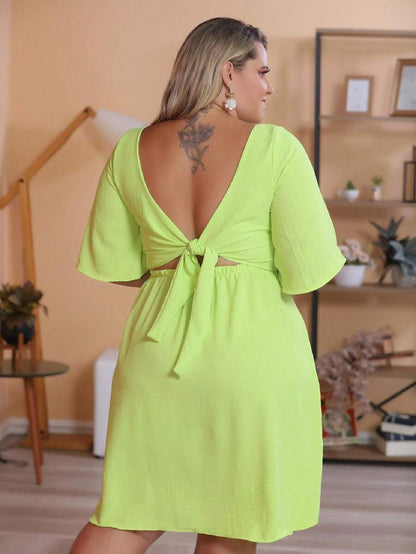 Vestido Plus Size Feminino Curto Estampado com Costas Abertas