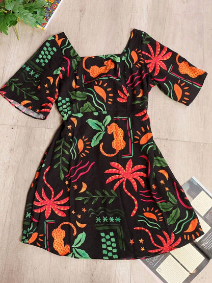 Vestido Plus Size Feminino Curto Estampado com Costas Abertas