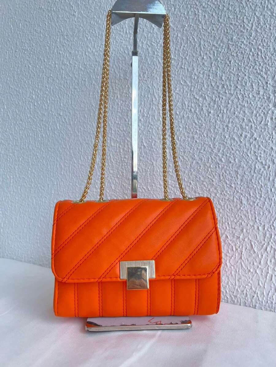 Bolsa Feminina Pequena com Corrente de Ferro Dourado