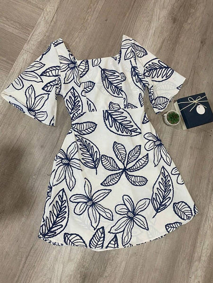 Vestido Plus Size Feminino Curto Estampado com Costas Abertas