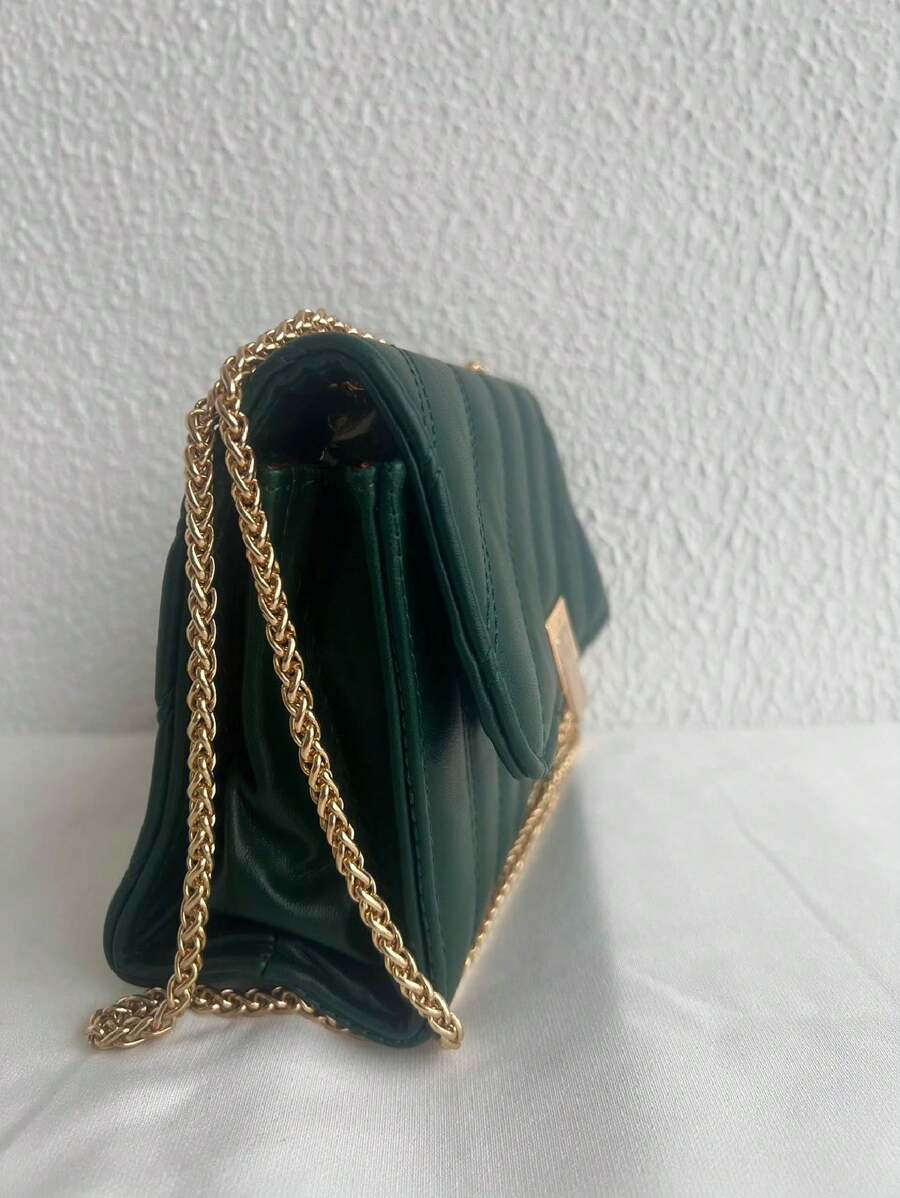 Bolsa Feminina Pequena com Corrente de Ferro Dourado