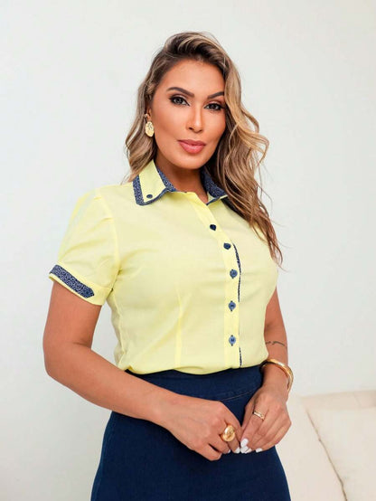 Camisete Feminina Manga Curta Slim com Detalhe na Manga