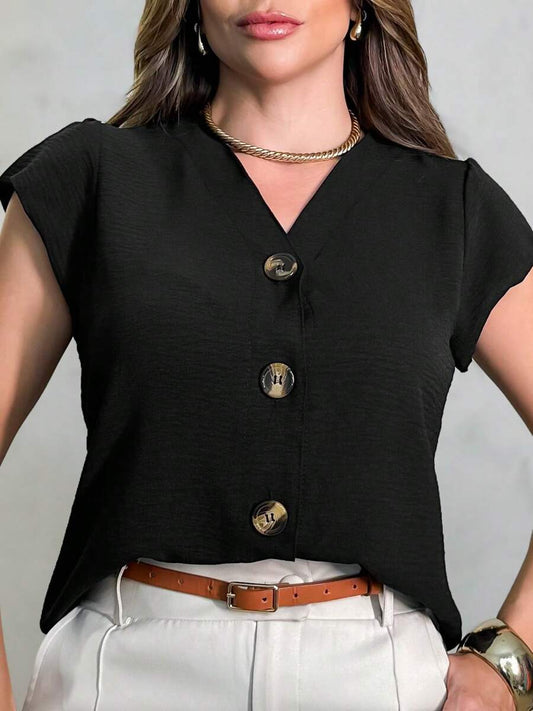 Camisa Feminina Manga Curta em Tecido Duna com Botão