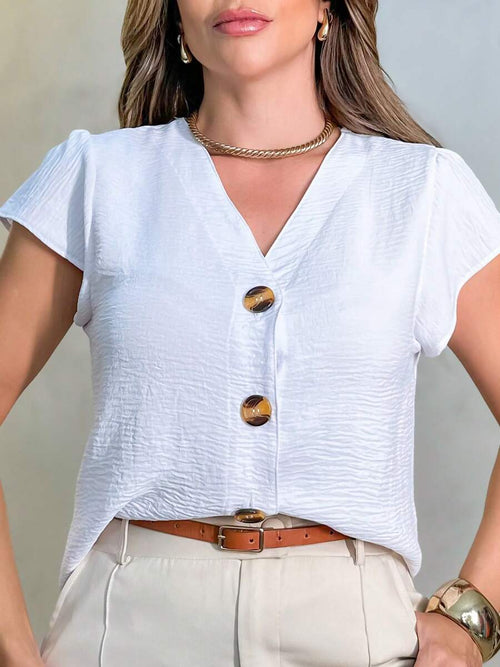 Camisa Feminina Manga Curta em Tecido Duna com Botão