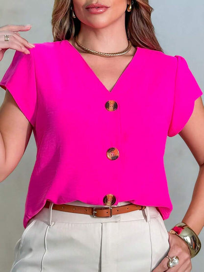 Camisa Feminina Manga Curta em Tecido Duna com Botão