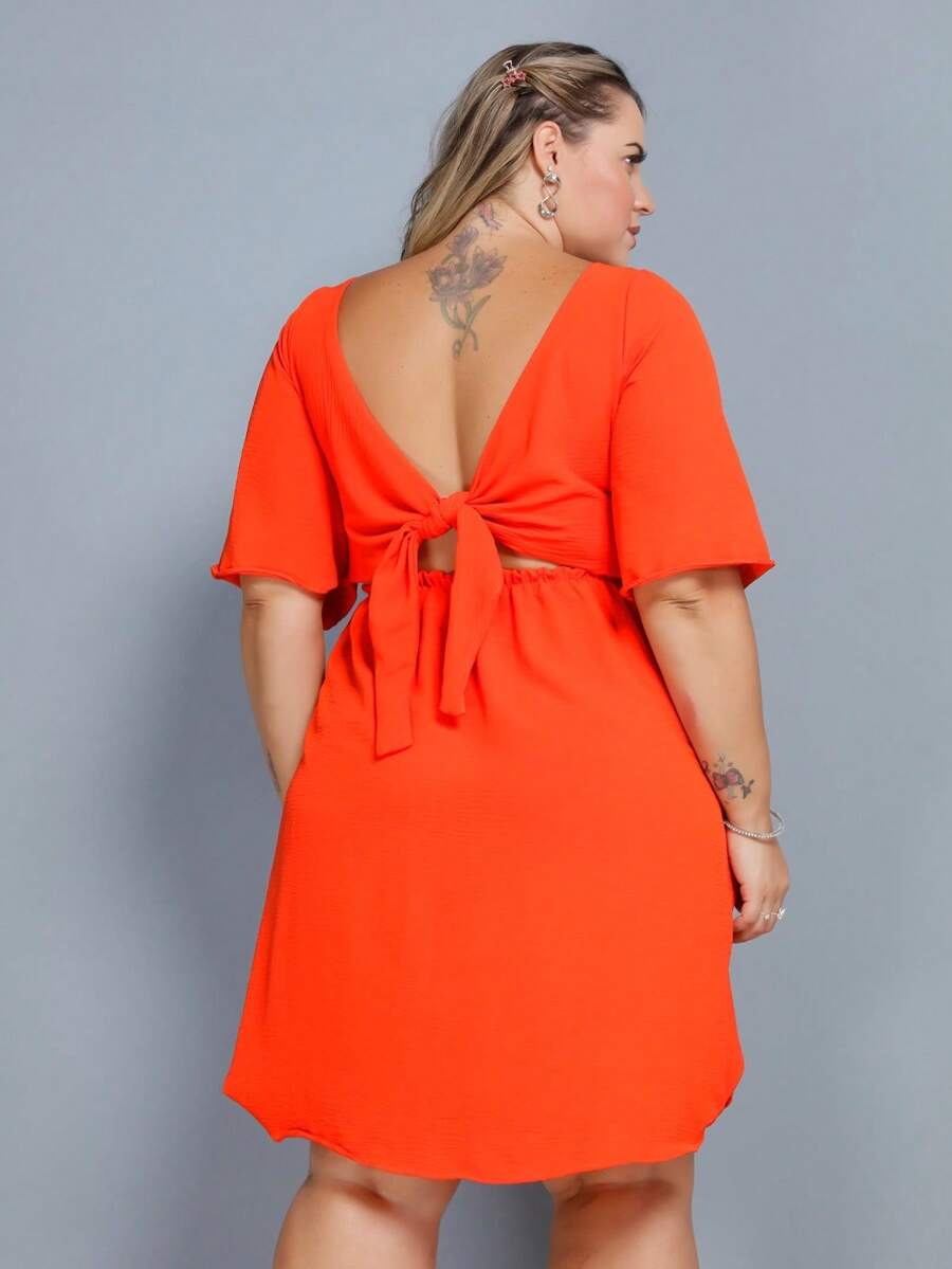 Vestido Plus Size Feminino Curto Estampado com Costas Abertas