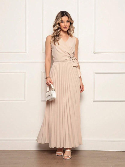 Vestido Longo Plissado Sem Mangas com Decote em V e Cintura Ajustável