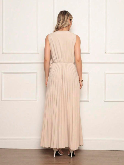 Vestido Longo Plissado Sem Mangas com Decote em V e Cintura Ajustável
