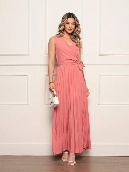 Vestido Longo Plissado Sem Mangas com Decote em V e Cintura Ajustável