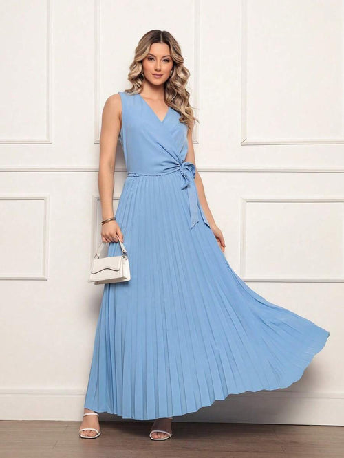 Vestido Longo Plissado Sem Mangas com Decote em V e Cintura Ajustável